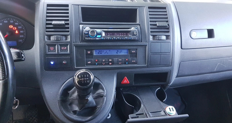 Volkswagen Caravelle cena 49000 przebieg: 366000, rok produkcji 2005 z Gdańsk małe 562